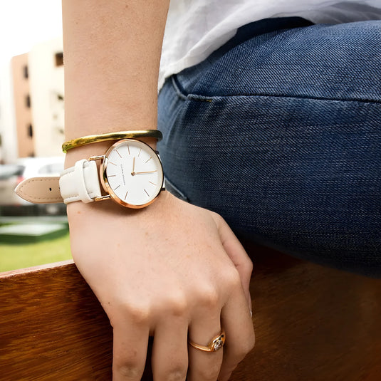 Montre femme bracelet cuir blanc vue porté