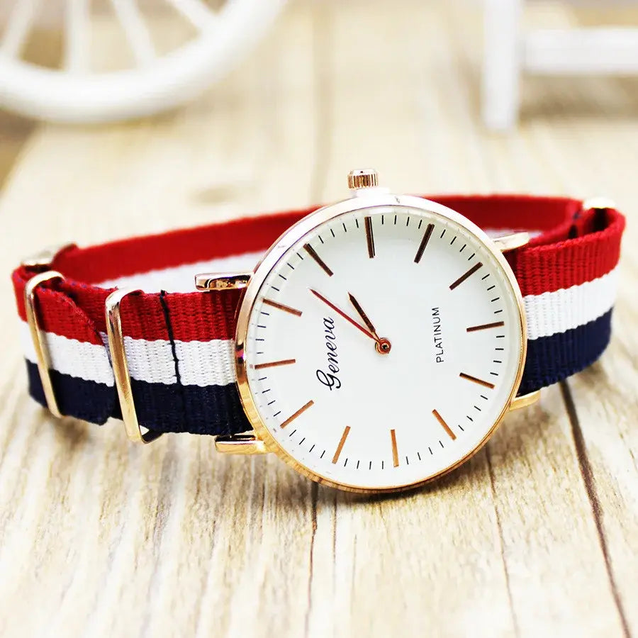 Montre femme drapeau français France couleur or rose vue incliné 