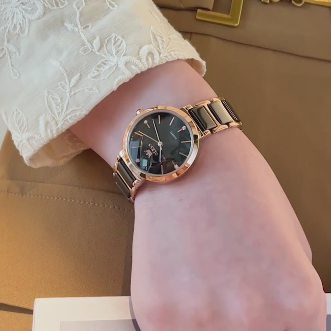 Vidéo montre femme céramique noir