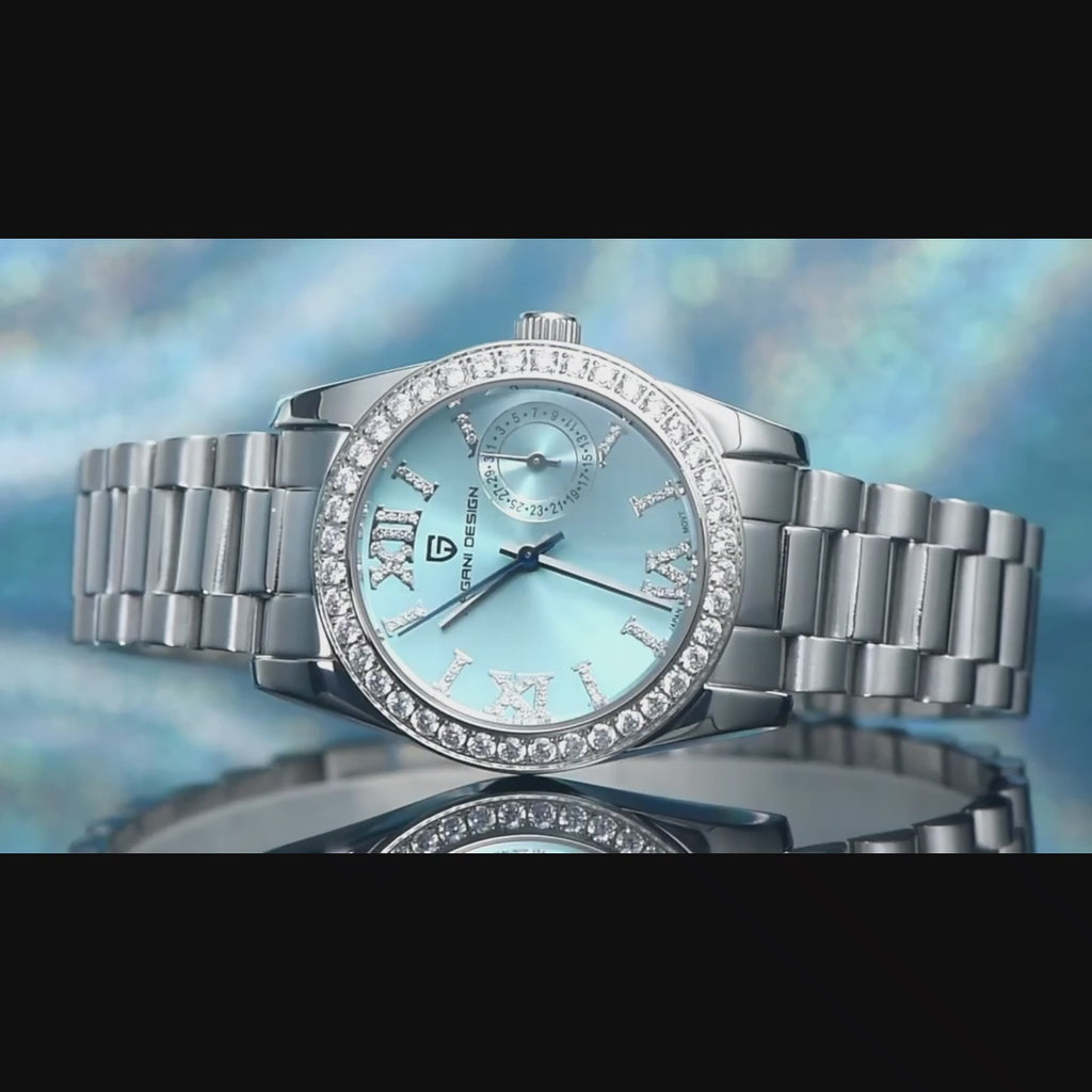 Vidéo montre strass femme bleu ciel